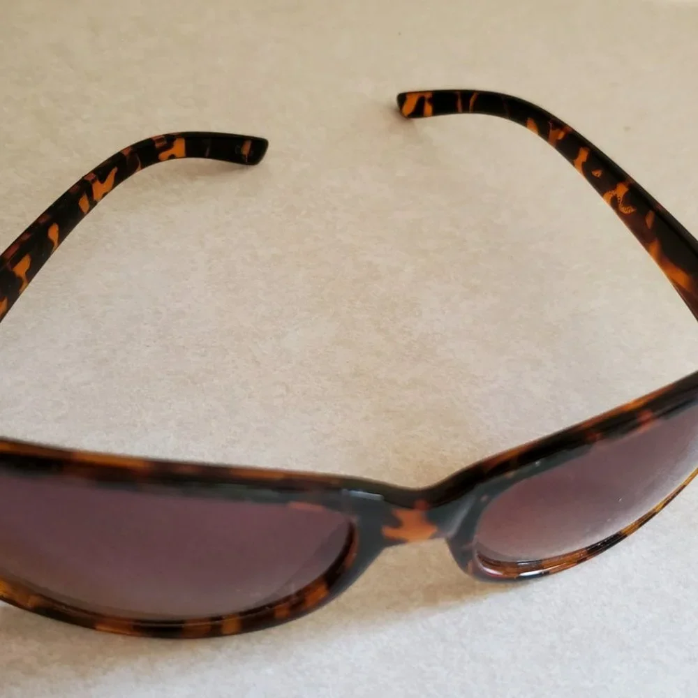 Sunglasses - Tortoise Shell